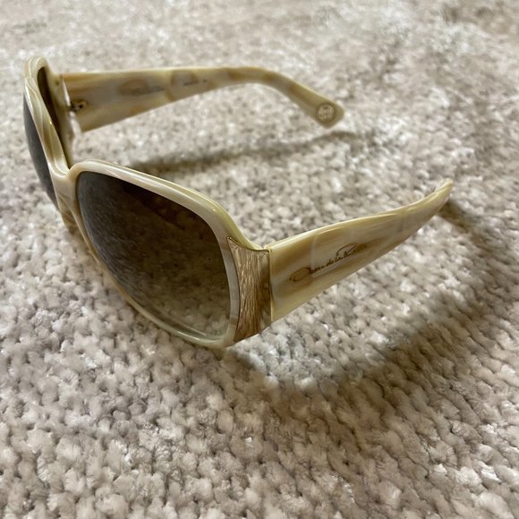 Oscar de la Renta White Large Square Frame Sunglasses - Picture 3 of 8